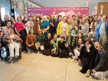 Превью публикации Фиолетовый мир Ирины Поволоцкой: «Это — театр?» — образовательная лаборатория форума-фестиваля «Особый взгляд»