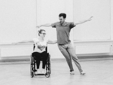 превью публикации В Москве выпустили сборник для специалистов инклюзивного и социального театра