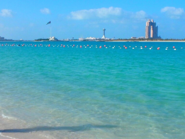 превью публикации В Абу-Даби открыли пляж, оборудованный для незрячих людей